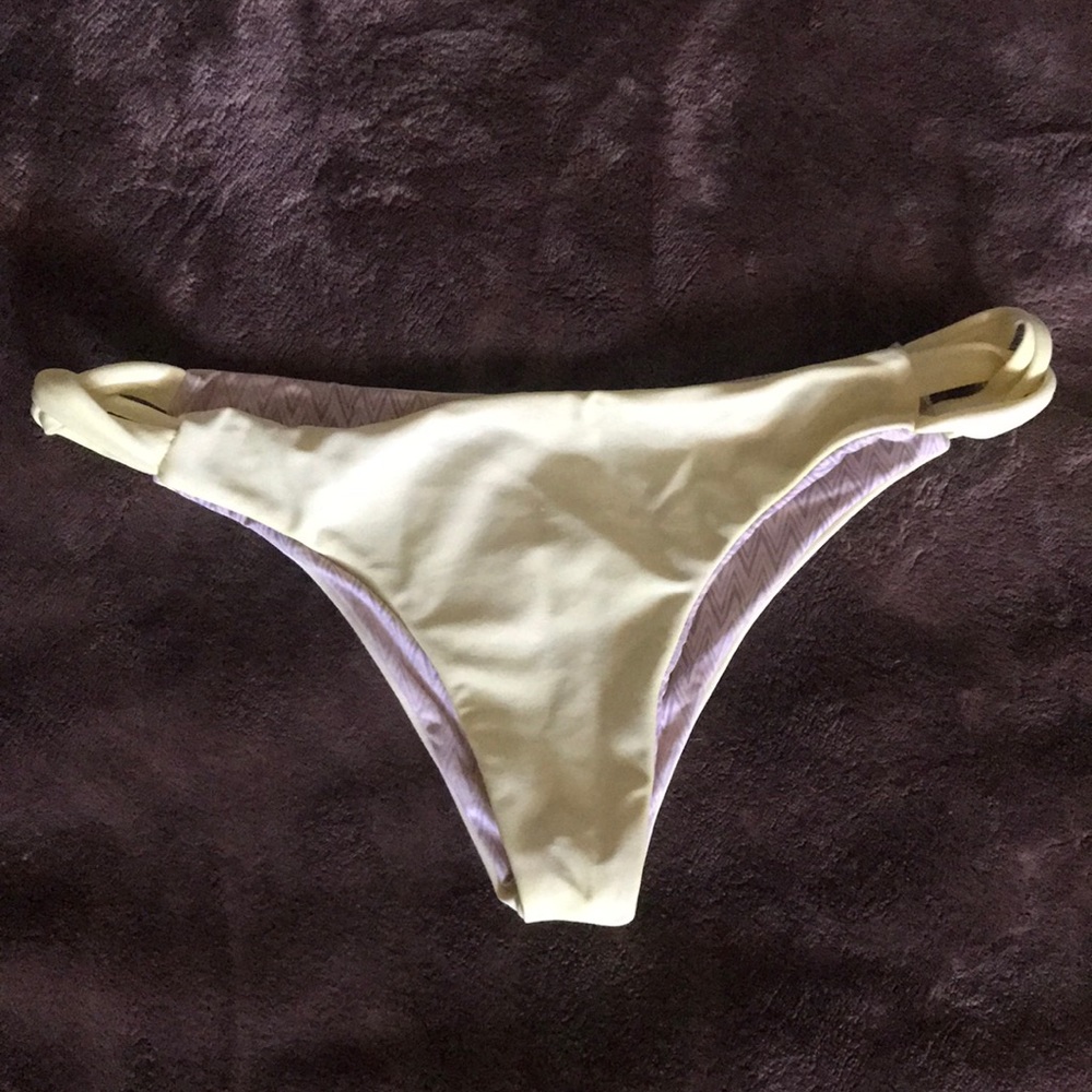Acacia Ulus Bottoms in Lemonade